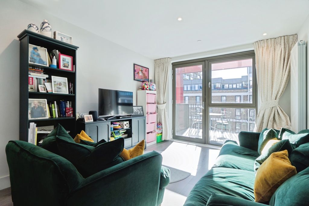 Property photo 3 of 37 Pbox-Img.Jpg