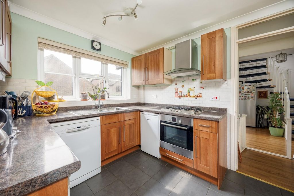 Property photo 3 of 20 6 The Farthnigs Crowborough Tn6 2Tw _ Roots Proper