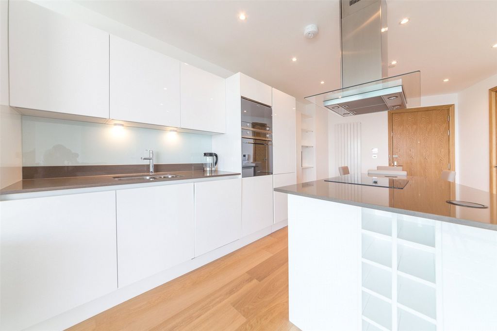 Property photo 3 of 17 Picture No. 01