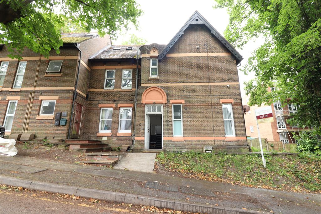 Property photo 1 of 8 1 Bedroom Flat For Rent On Crescent Rise