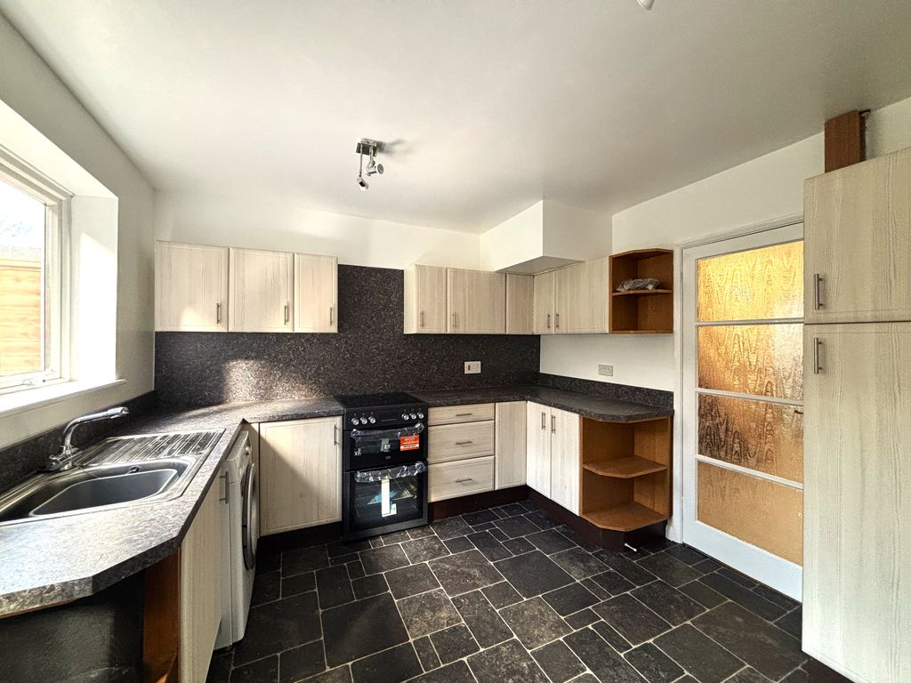 Property photo 1 of 12 Kitchen