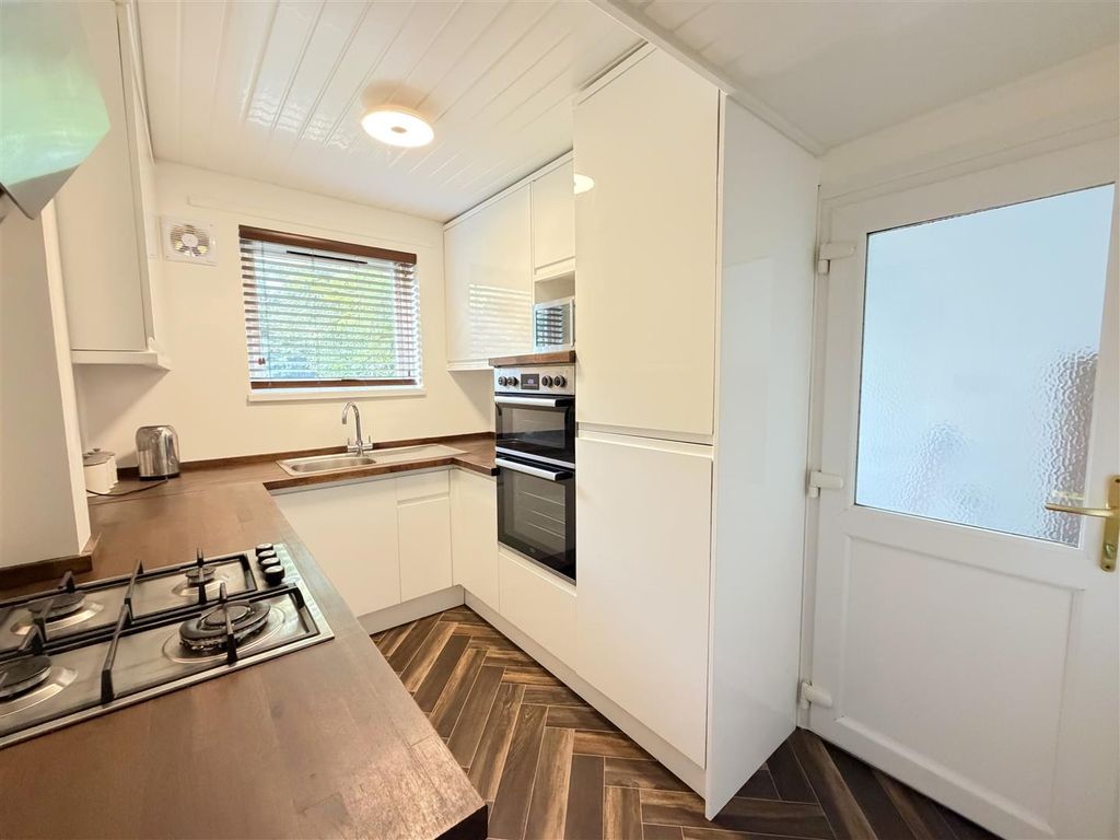 Property photo 2 of 17 Kitchen