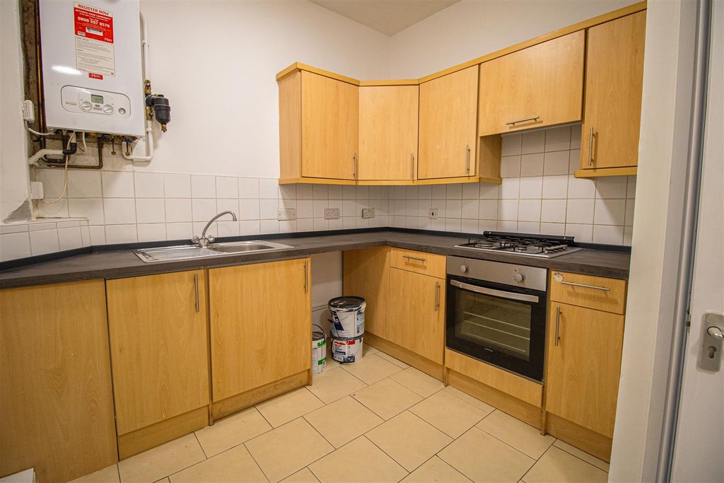 Property photo 3 of 10 Kitchen