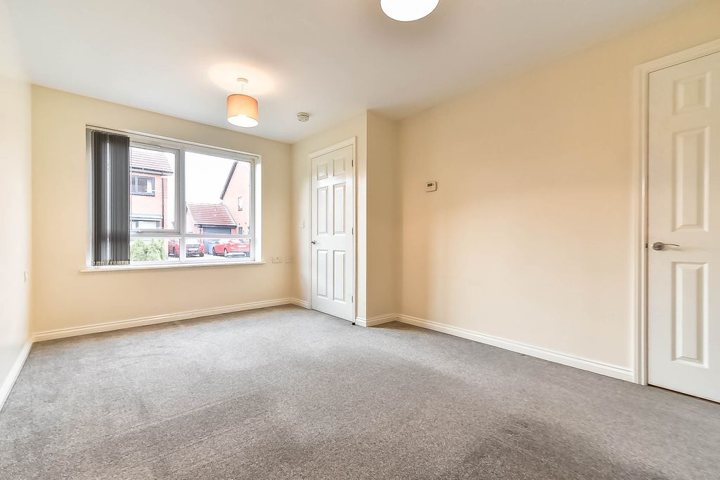 Property photo 3 of 11 Living Room