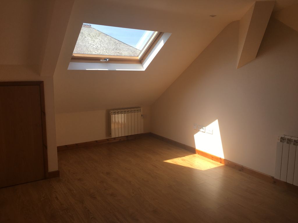 Property photo 3 of 7 Living Room