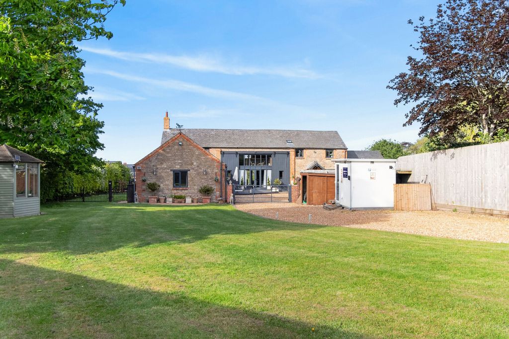 Property photo 2 of 48