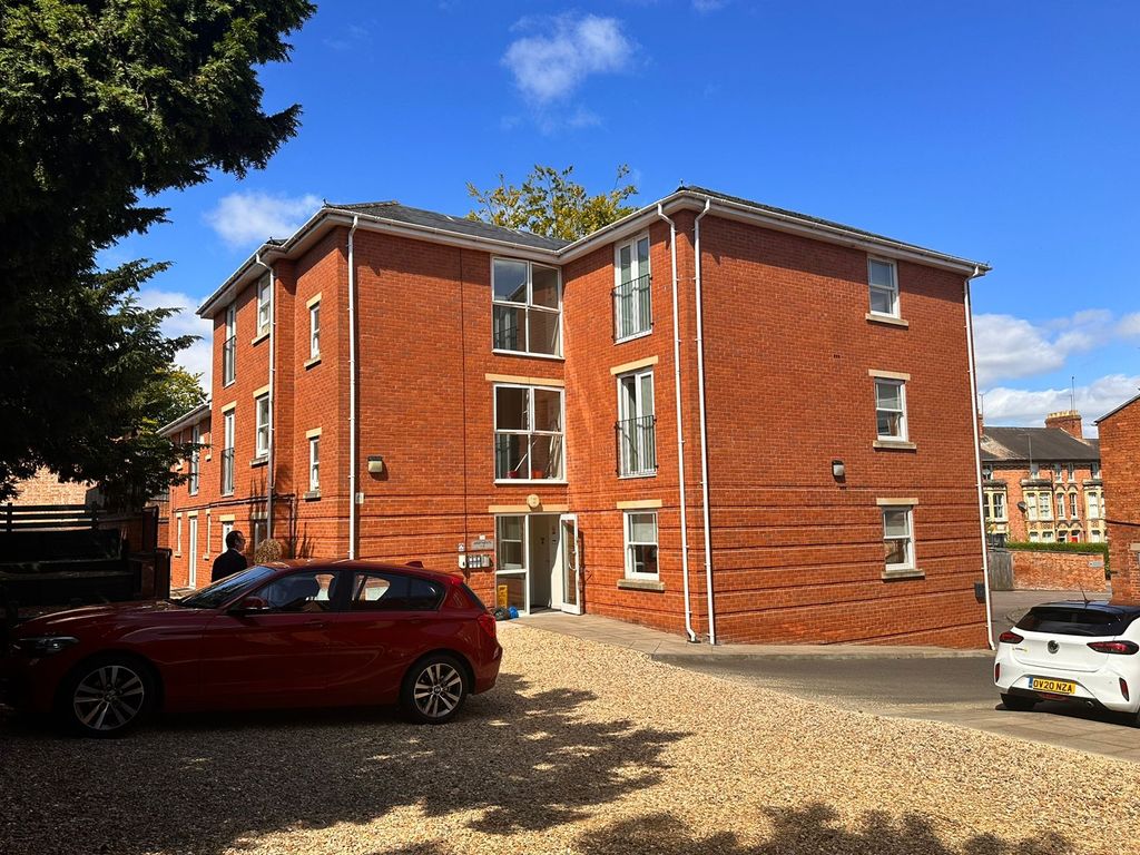 Property photo 2 of 12