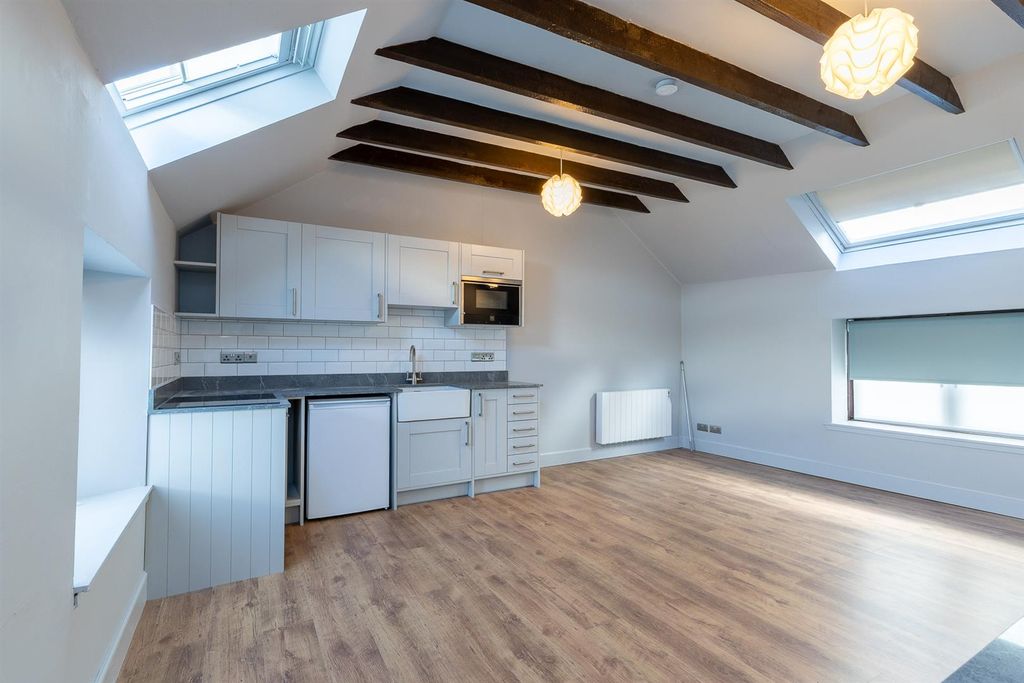 Property photo 1 of 17 11B, Low Street Perth-9.Jpg