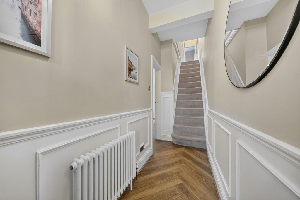 Property photo 2 of 29