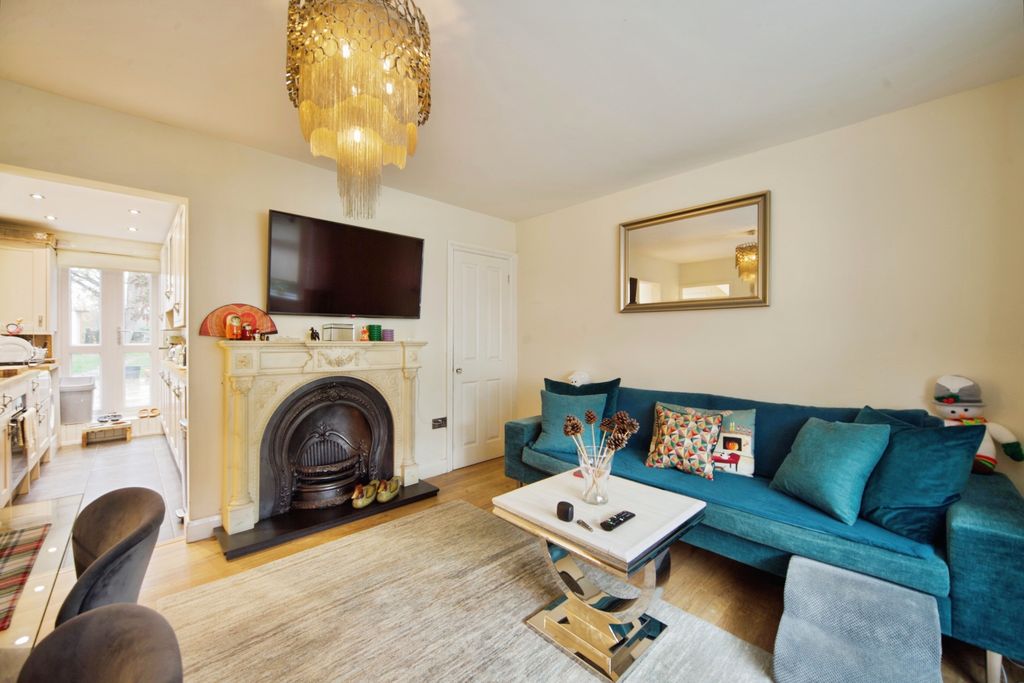 Property photo 1 of 20 Living Room