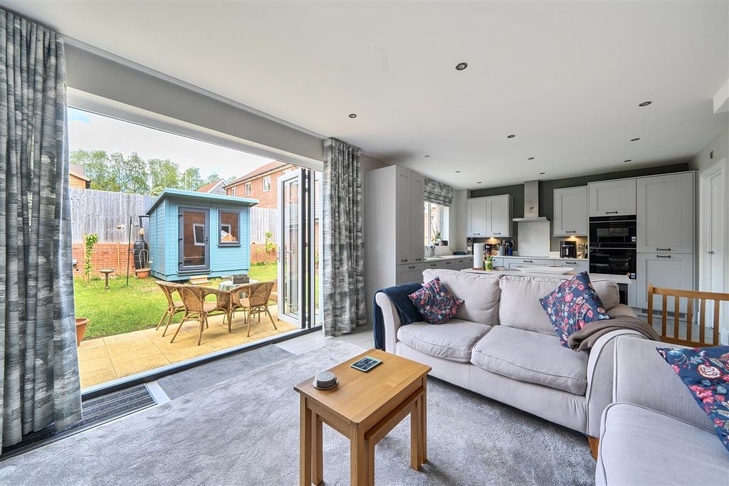 Additional image 7 of 3 bed property for saleLowsley Farm Drive, Liphook GU30
