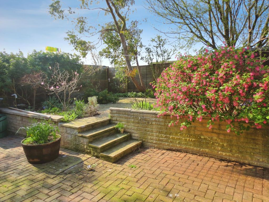 Property photo 2 of 10 Garden