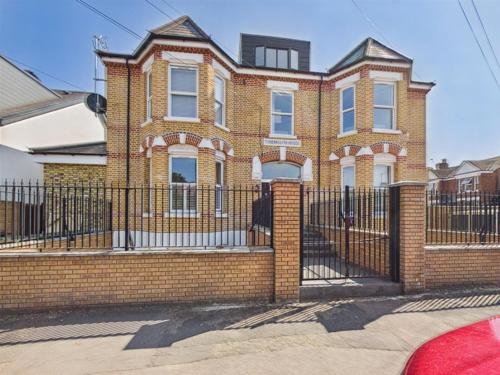 Property photo 1 of 13 Cam01358G0-Pr0259-Still025.Jpg
