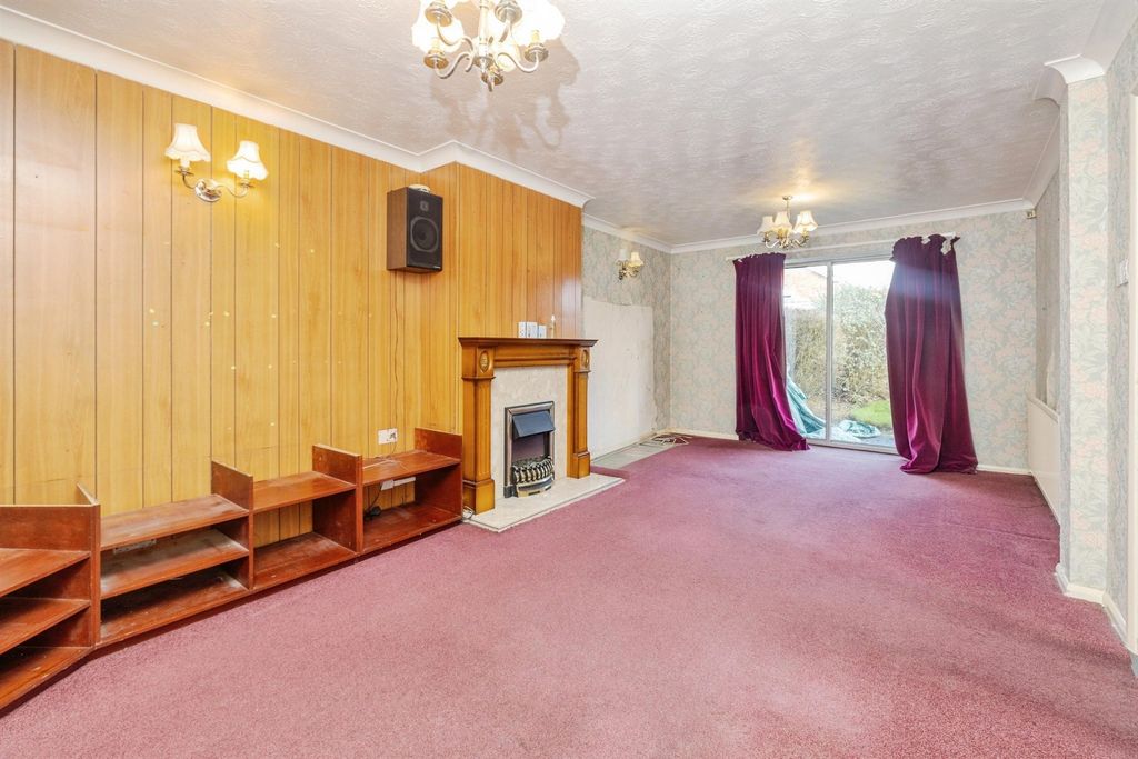 Property photo 2 of 17