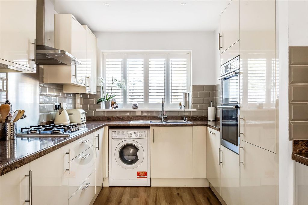 Property photo 2 of 25 8-Four-Oaks-12.Jpg