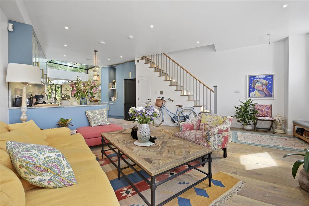 Property photo 3 of 14 Sulgrave Road - Reception.Jpg