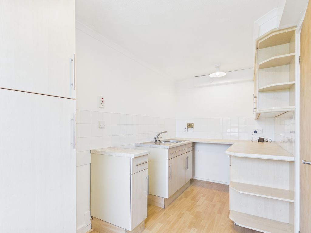 Property photo 3 of 8 Kitchen