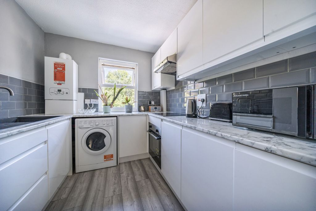 Property photo 2 of 18 Kitchen