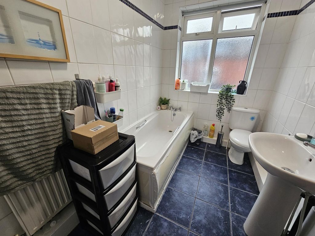 Property photo 2 of 25 A Bright And Clean Bathroom With A Bathtub, Toilet...
