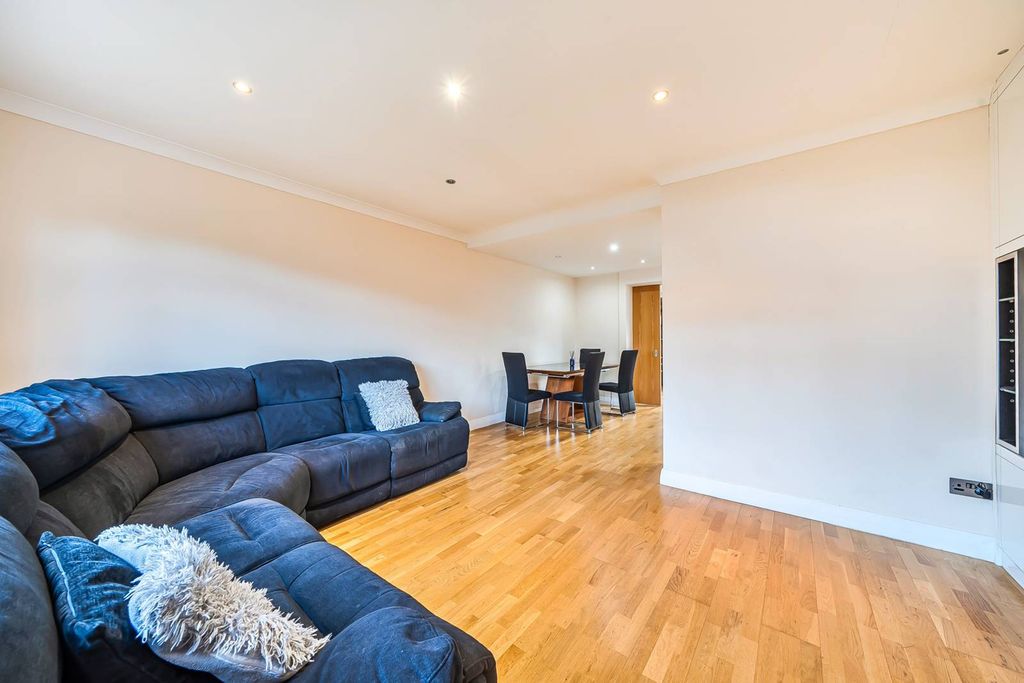 Property photo 1 of 22