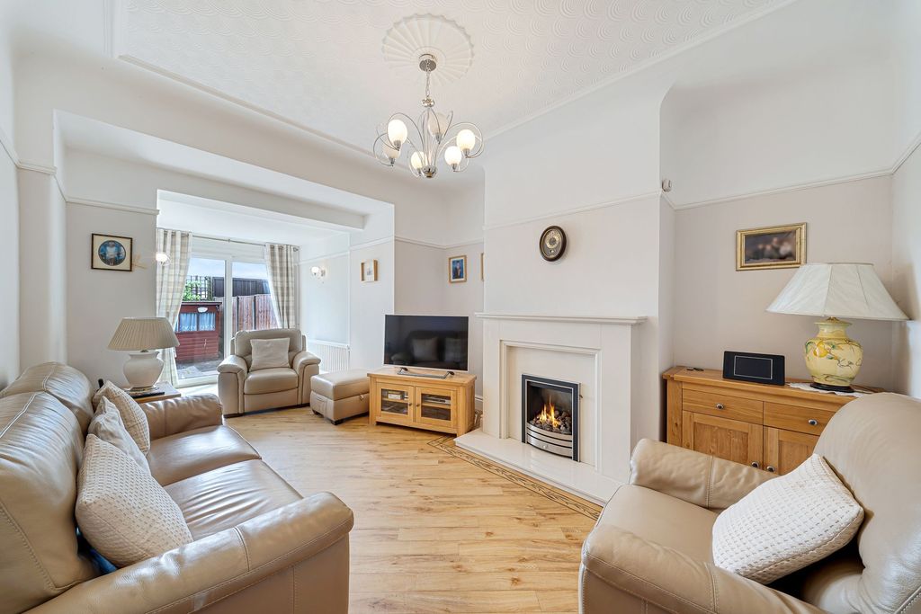Property photo 2 of 35