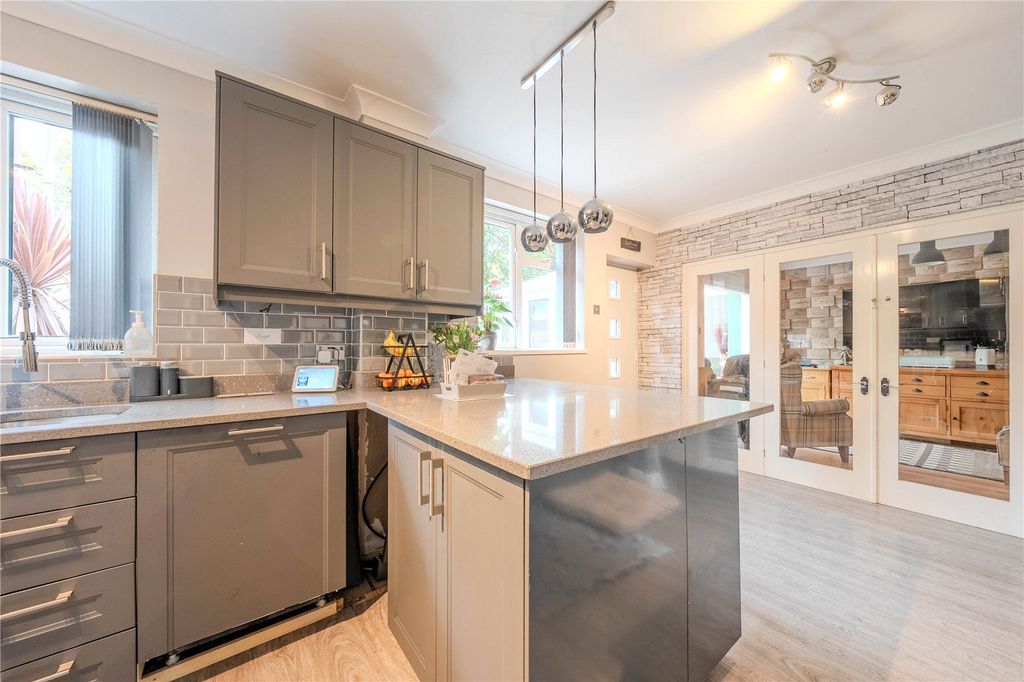 Property photo 3 of 27 Picture No. 19