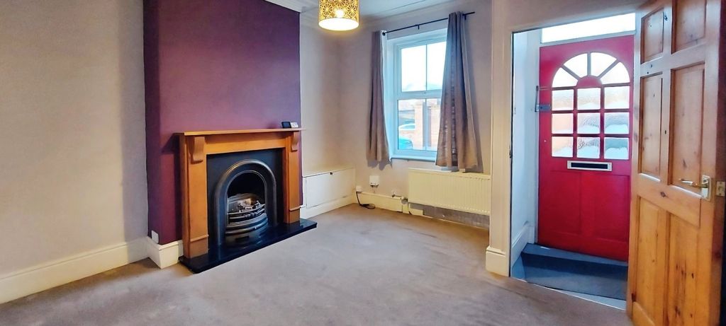 Property photo 3 of 16 Lounge