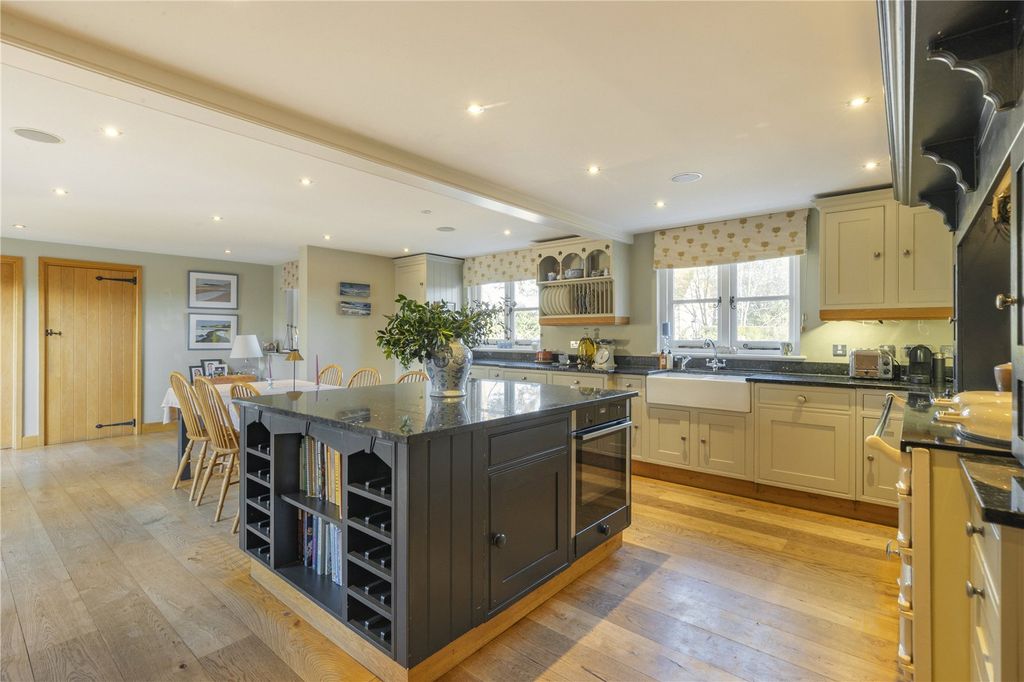 Property photo 3 of 20 Kitchen