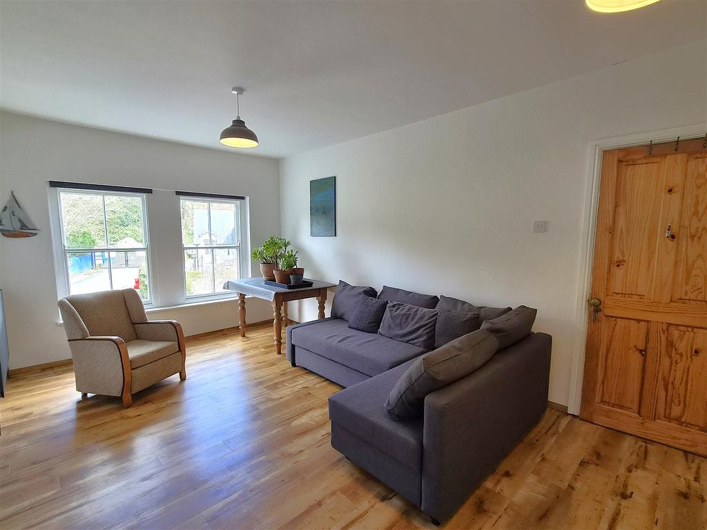 Property photo 3 of 21 Mill End Sitting Area