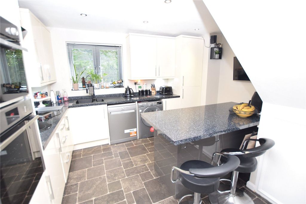 Property photo 2 of 9 Kitchen