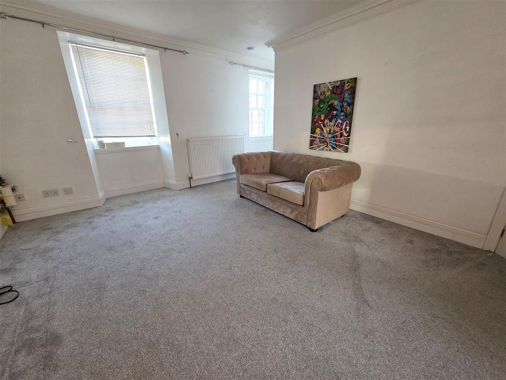 Property photo 2 of 6 Lounge