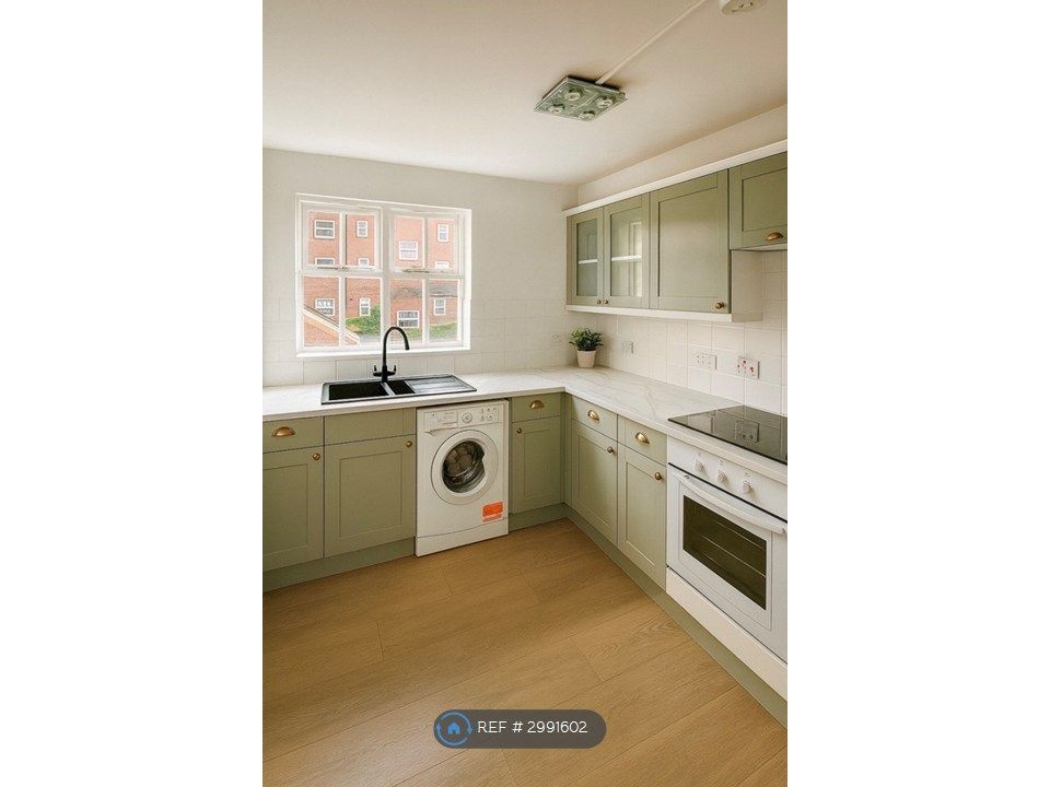 Property photo 2 of 11 Kitchen