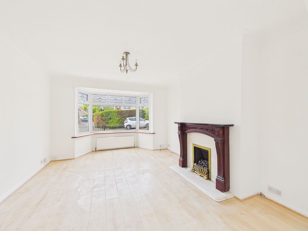 Property photo 3 of 10 Lounge