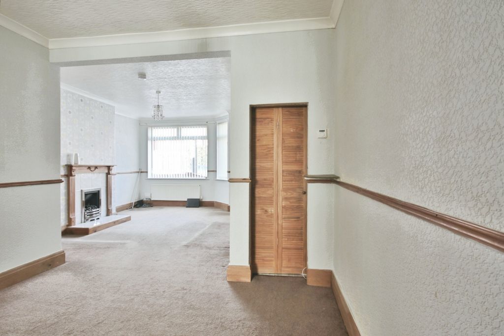 Property photo 2 of 15 4533036