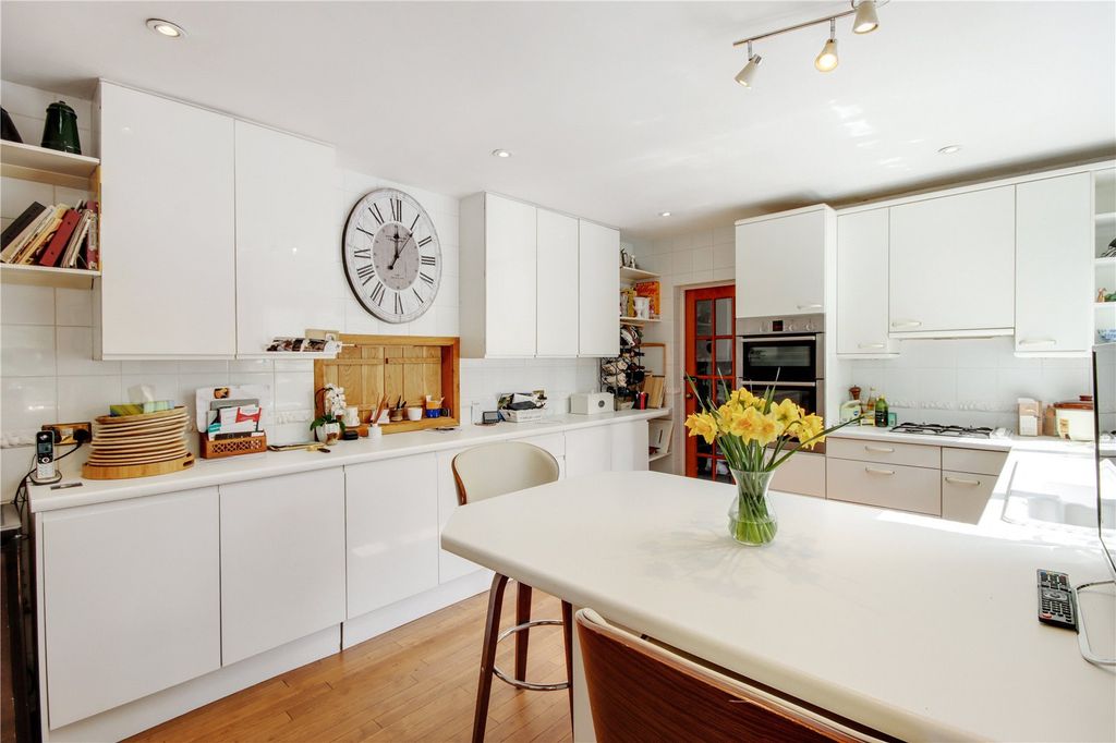 Property photo 3 of 22 Kitchen
