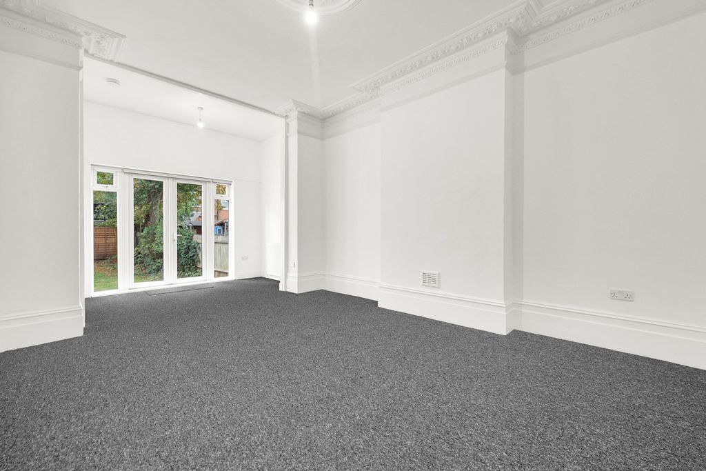 Property photo 2 of 27