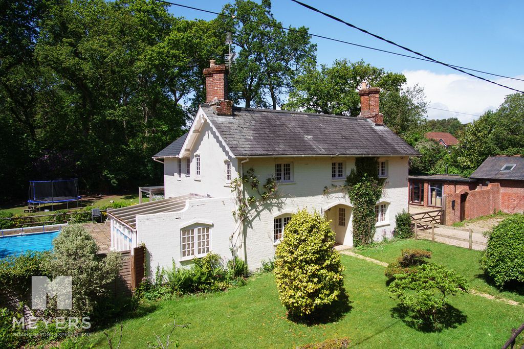 Property photo 2 of 32