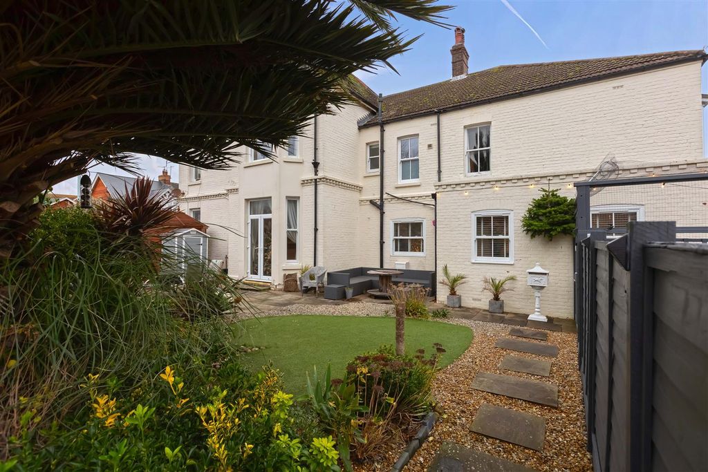 Property photo 1 of 25 Heene Rd_31.Jpg