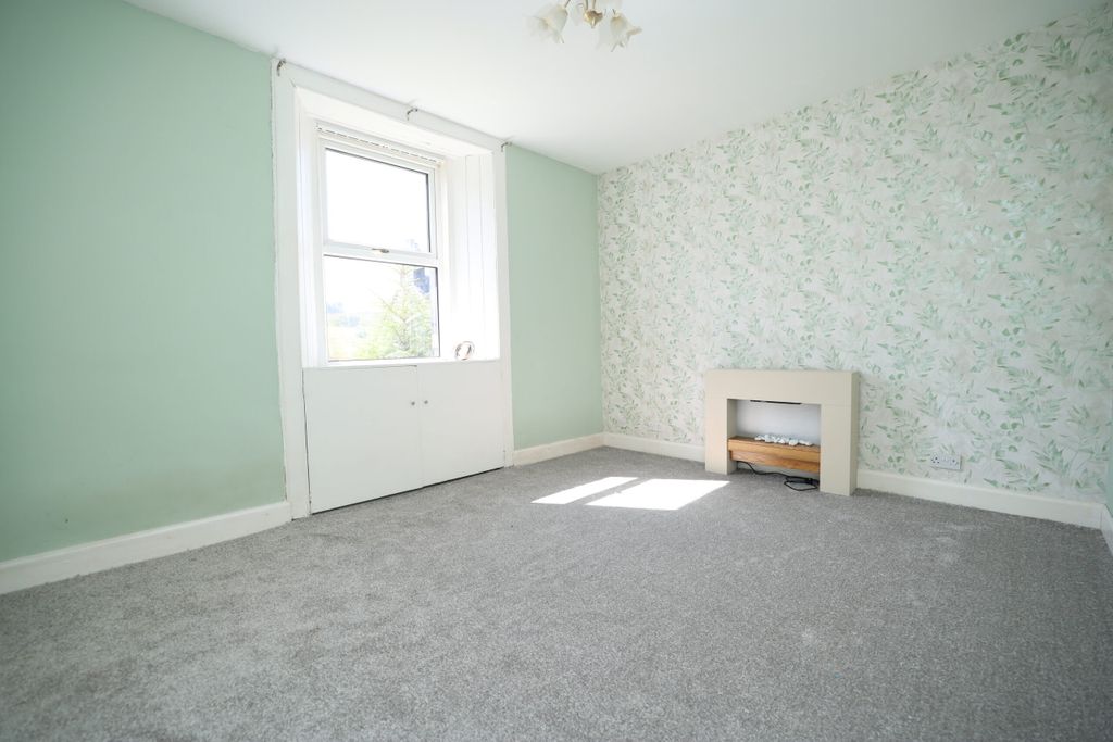 Property photo 3 of 25
