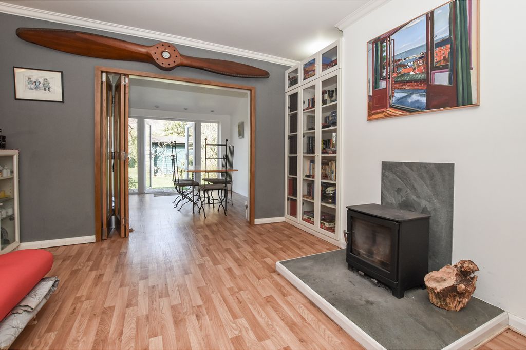 Property photo 3 of 34