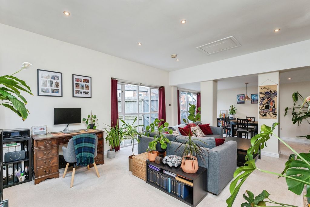 Property photo 3 of 35 Lounge/Diner