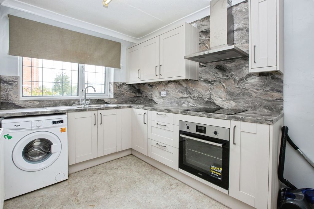 Property photo 2 of 25 Kitchen
