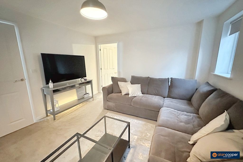 Property photo 2 of 13 3925404