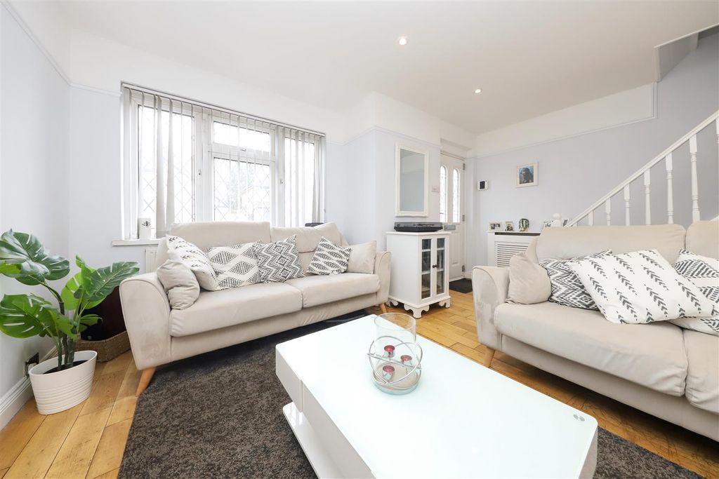 Property photo 3 of 10 Living Room