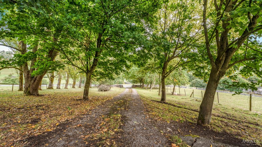 Property photo 2 of 16 4399622