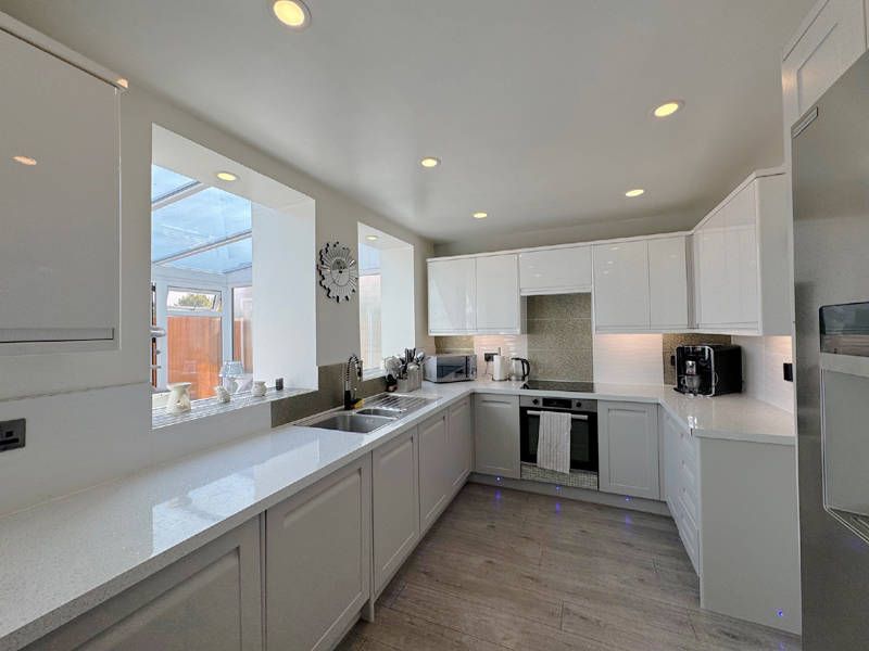 Property photo 2 of 24 Kitchen