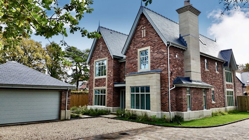 Property photo 2 of 34 Gallery