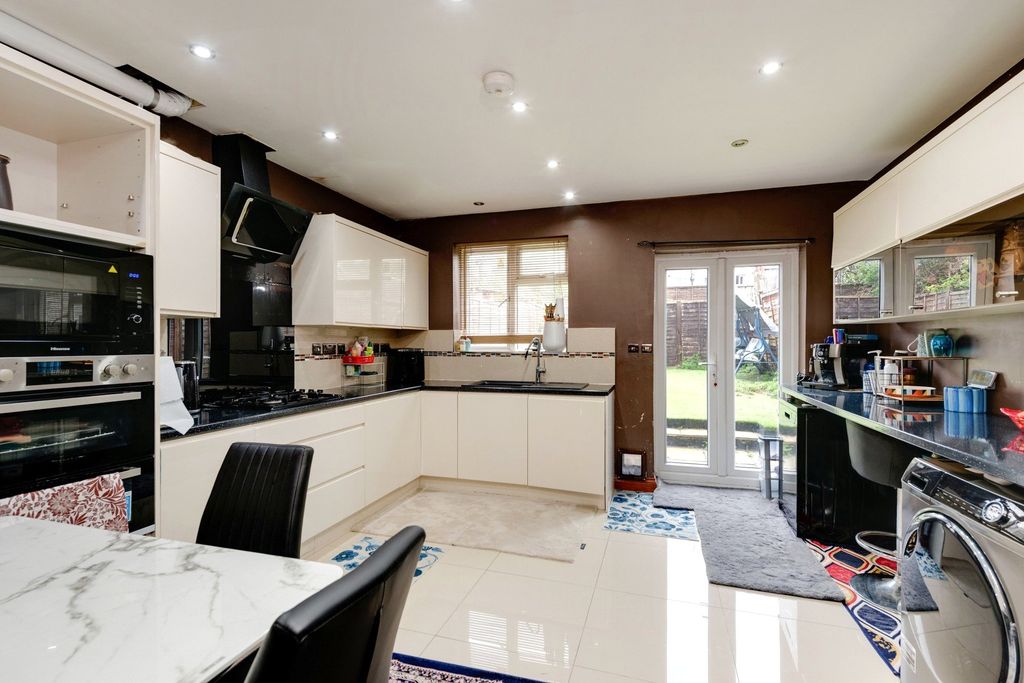 Property photo 3 of 8 Picture No. 02