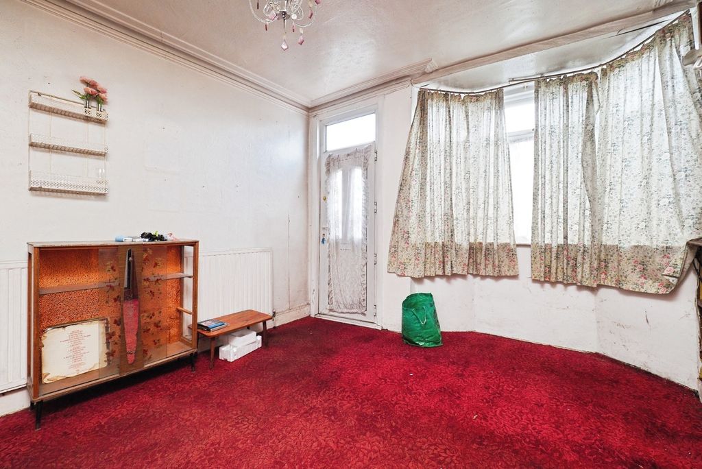 Property photo 2 of 17 Photo