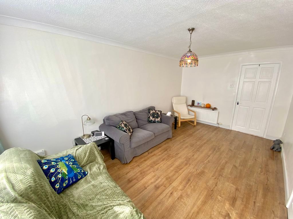 Property photo 3 of 16 Lounge